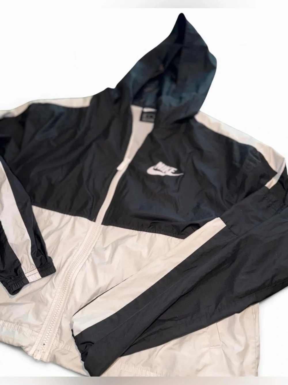 Nike black and white windbreaker jacket with hood